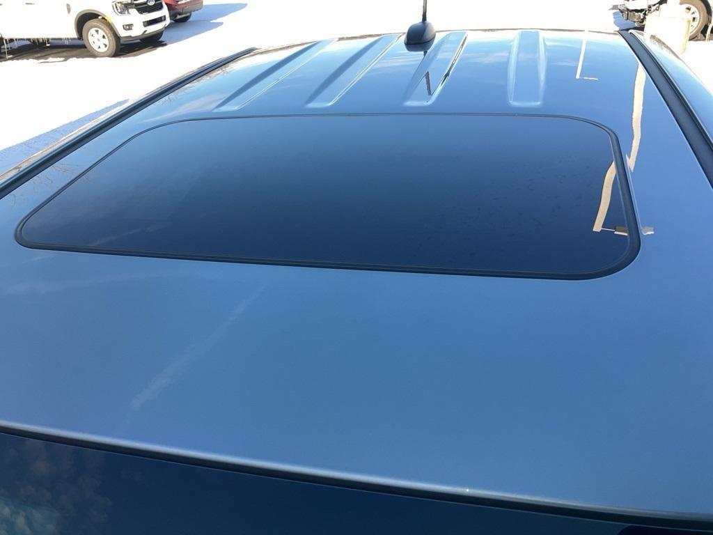 used 2024 GMC Canyon car, priced at $46,500