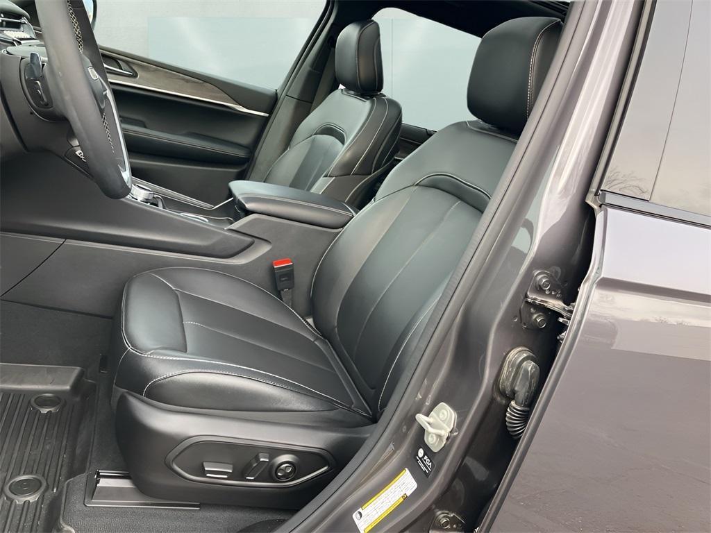 used 2024 Jeep Grand Cherokee L car, priced at $39,000