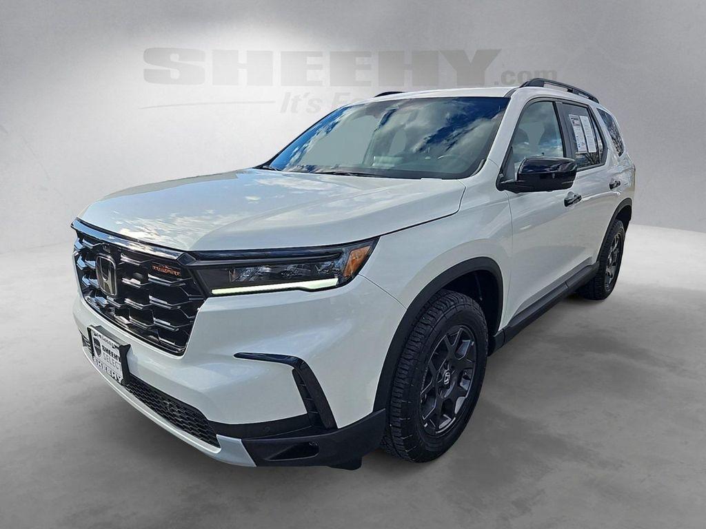 used 2025 Honda Pilot car, priced at $42,080