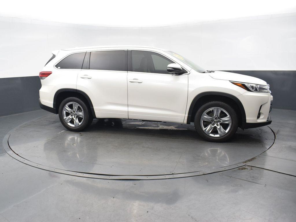 used 2018 Toyota Highlander car, priced at $26,895