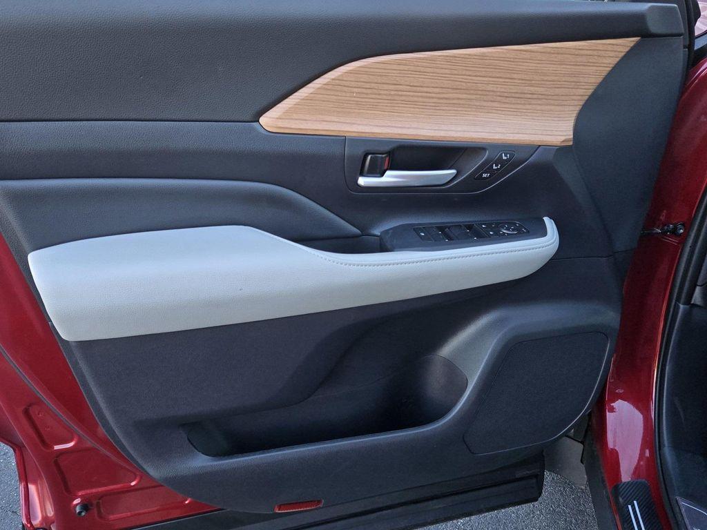 used 2025 Toyota Grand Highlander car, priced at $54,995