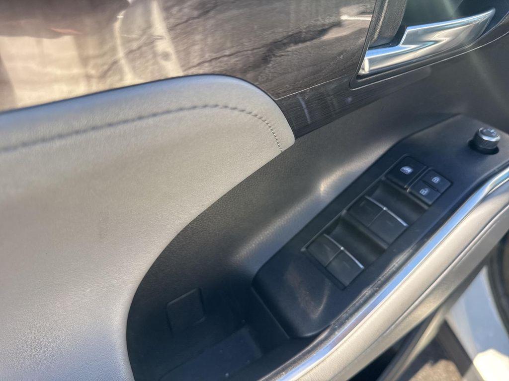 used 2020 Toyota Highlander Hybrid car, priced at $37,990