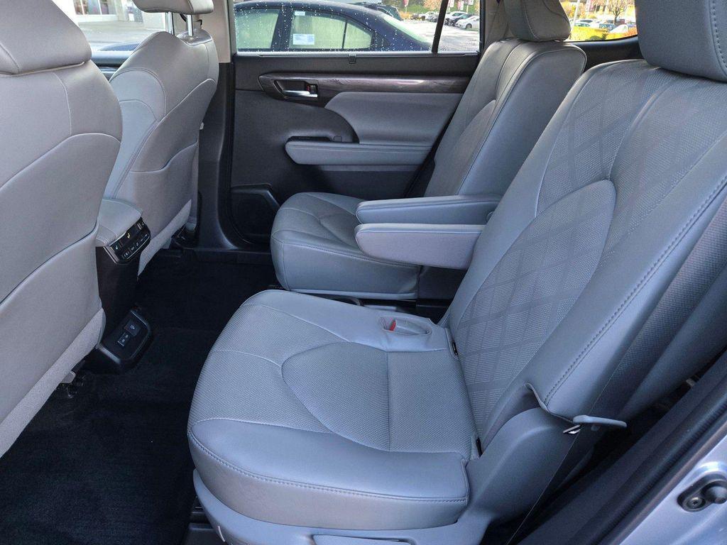 used 2022 Toyota Highlander car, priced at $34,990