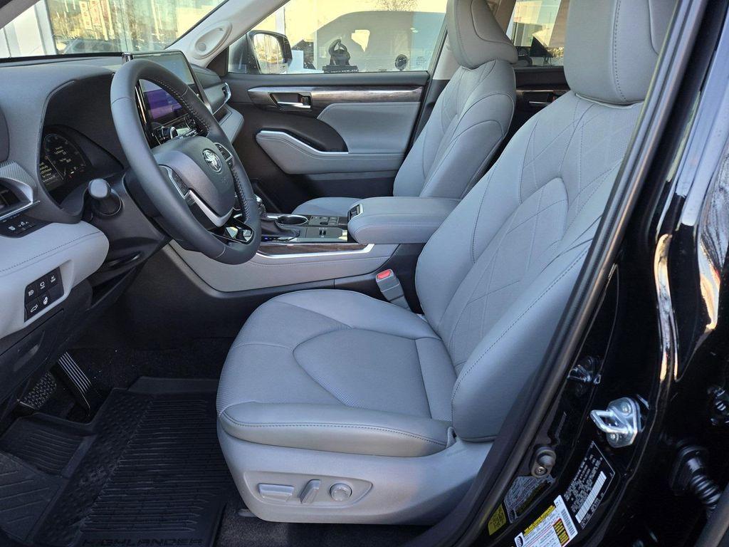new 2026 Toyota Highlander Hybrid car, priced at $58,443