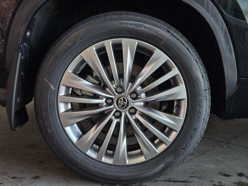 new 2026 Toyota Highlander Hybrid car, priced at $58,443