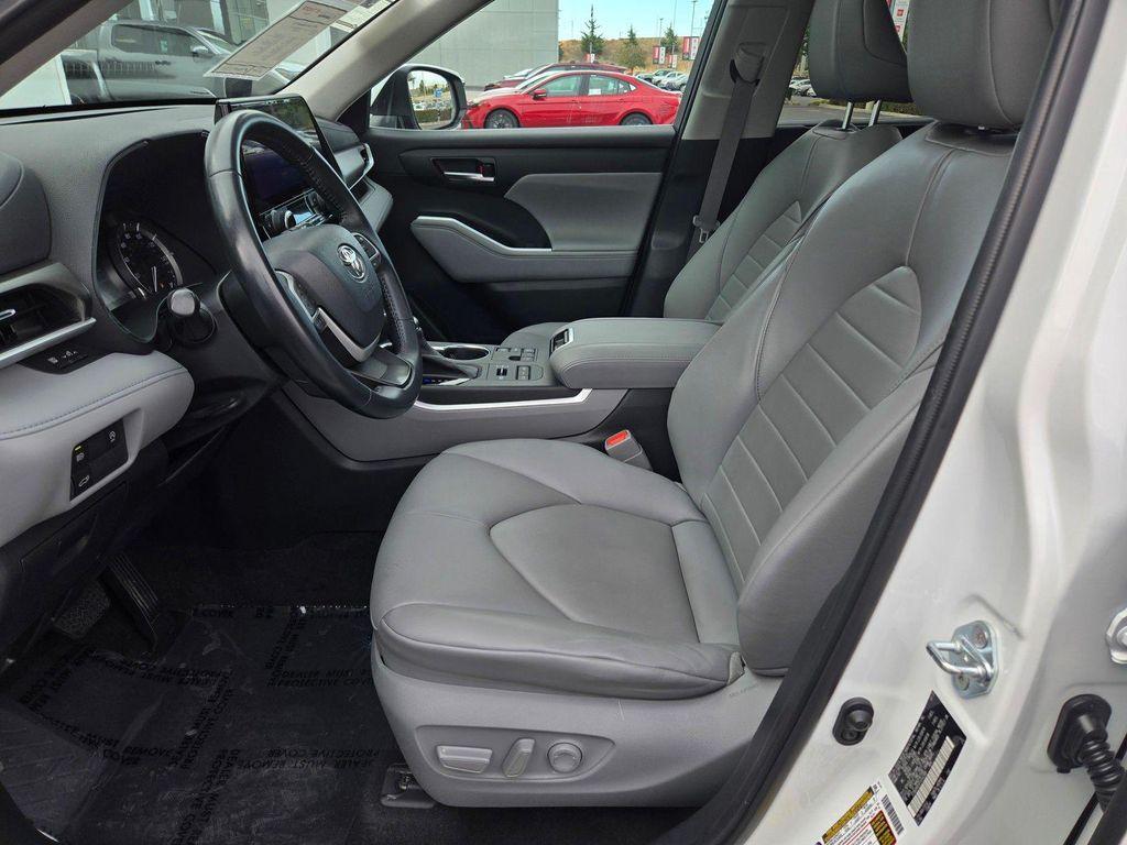 used 2023 Toyota Highlander car, priced at $39,461
