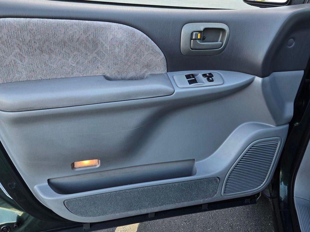 used 2000 Toyota Sienna car, priced at $9,015