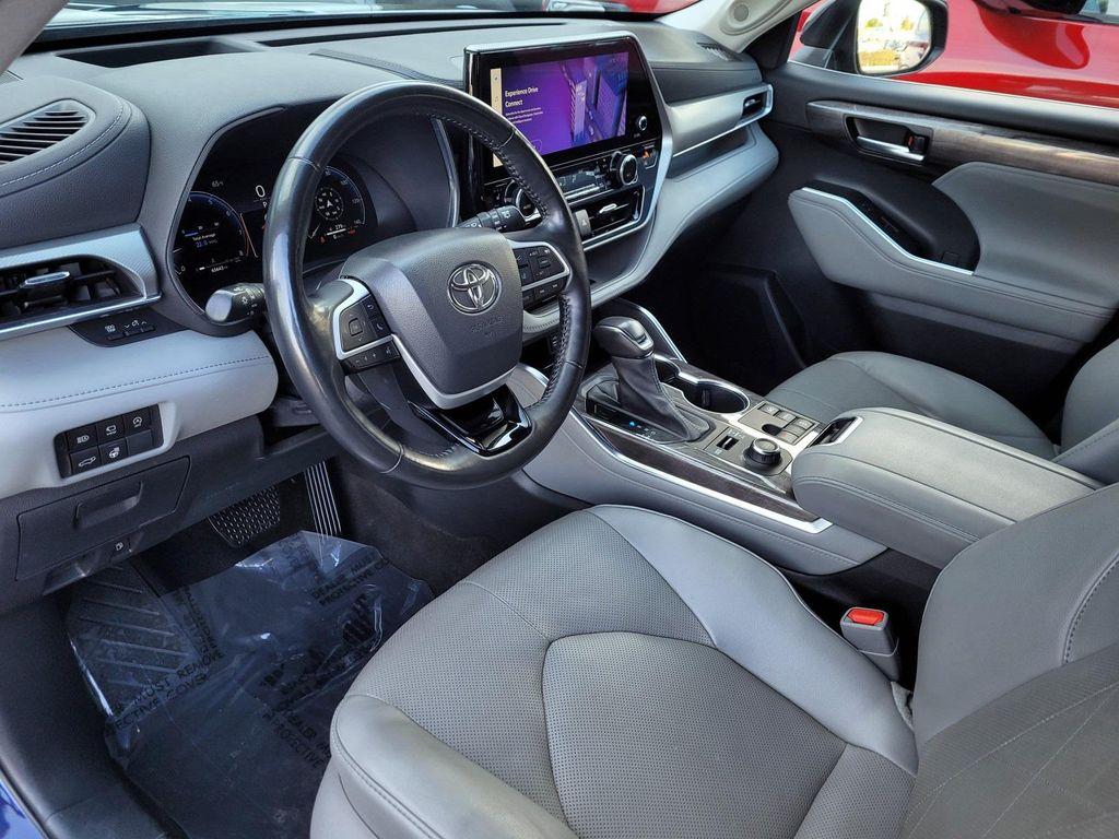 used 2023 Toyota Highlander car, priced at $38,568