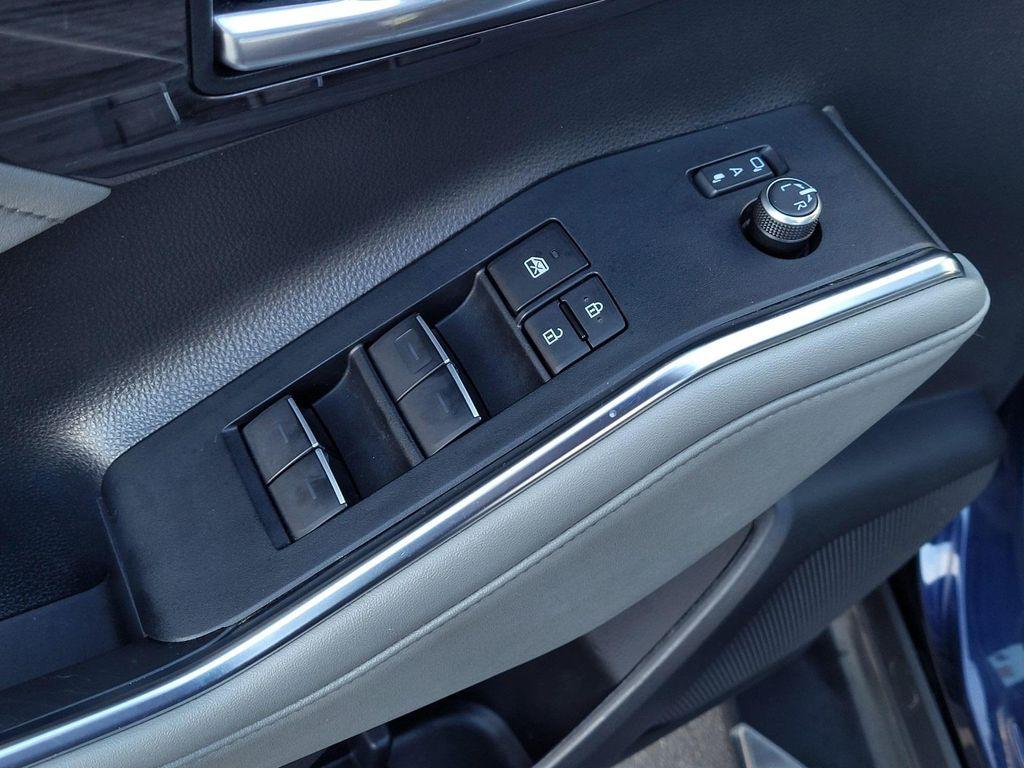 used 2023 Toyota Highlander car, priced at $38,568