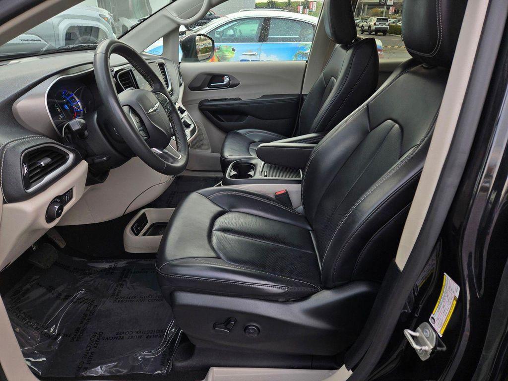 used 2023 Chrysler Pacifica Hybrid car, priced at $26,757