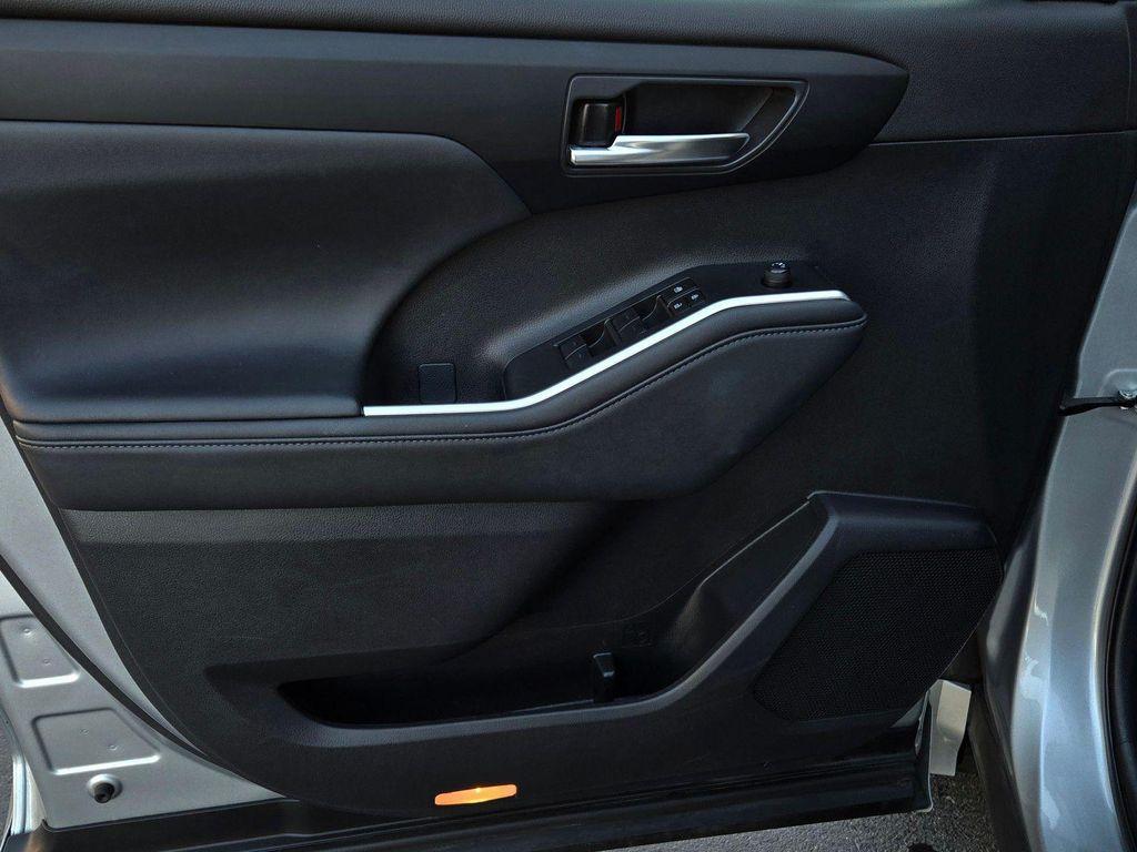 used 2024 Toyota Highlander car, priced at $35,980