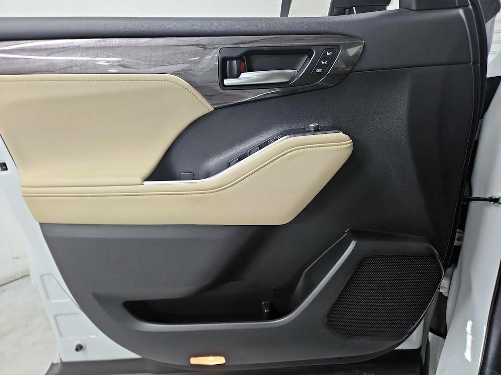 used 2023 Toyota Highlander car, priced at $43,998