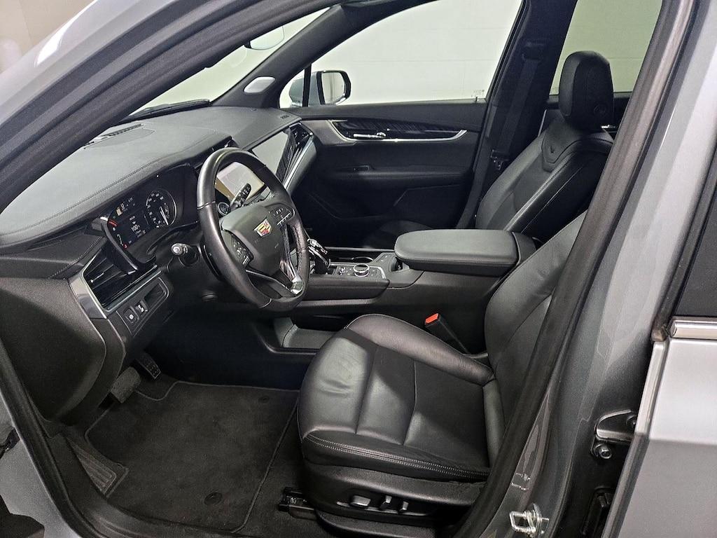 used 2025 Cadillac XT6 car, priced at $38,998