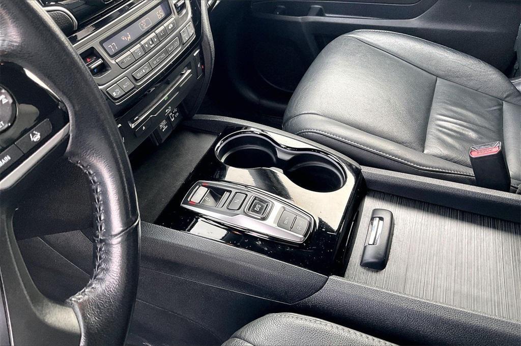 used 2021 Honda Pilot car, priced at $28,999