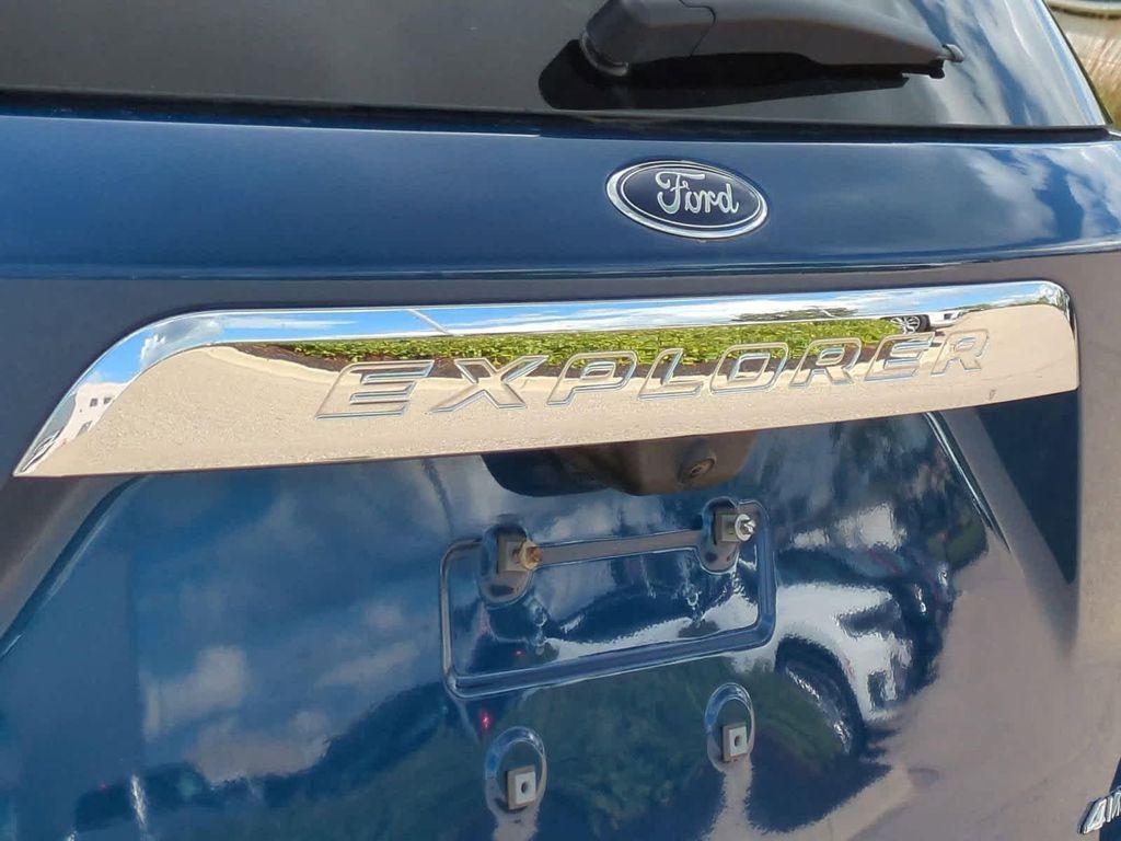 2023 Atlas Blue Metallic Ford Explorer