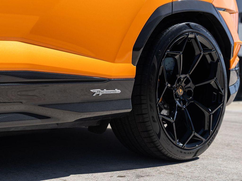 used 2024 Lamborghini Urus car