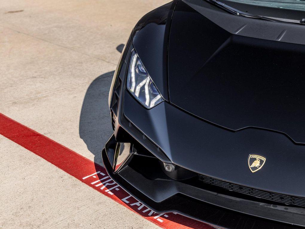 Lamborghini Huracan view 21