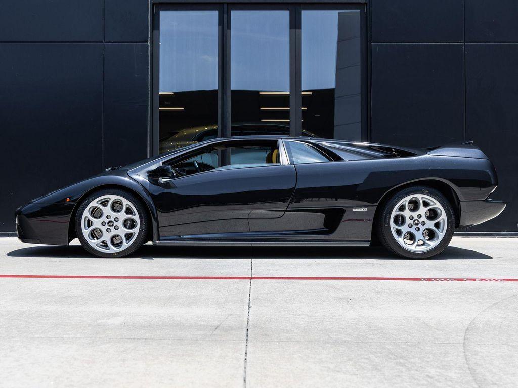 Lamborghini Diablo view 12