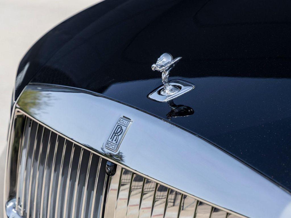 new 2025 Rolls-Royce Spectre car, priced at $482,175