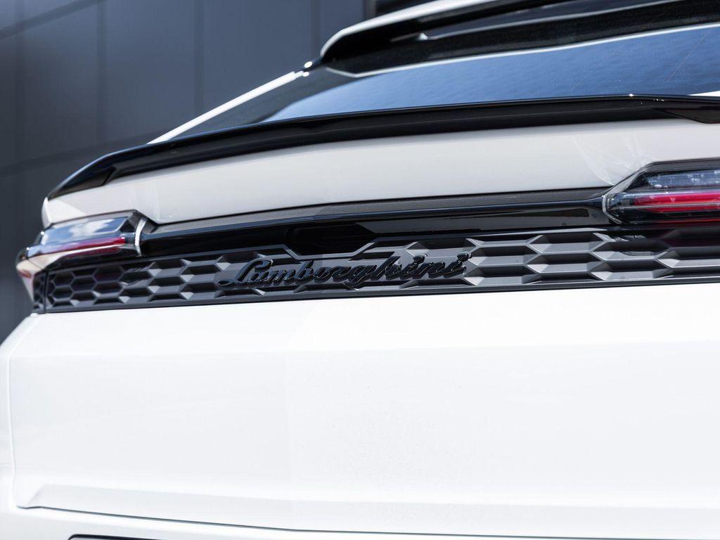 used 2025 Lamborghini Urus car, priced at $304,998