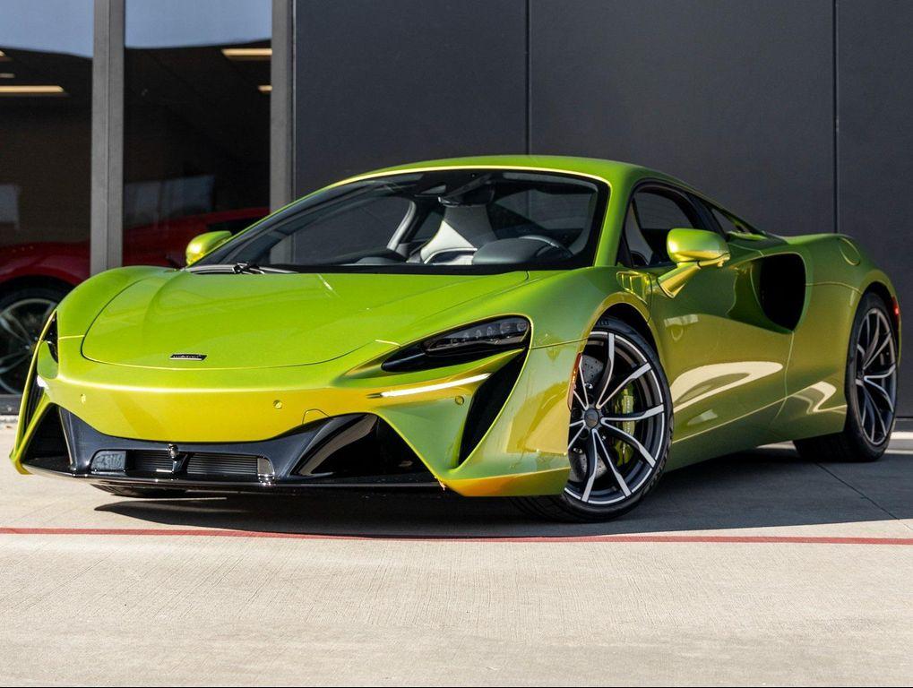 new 2025 McLaren Artura car, priced at $295,908