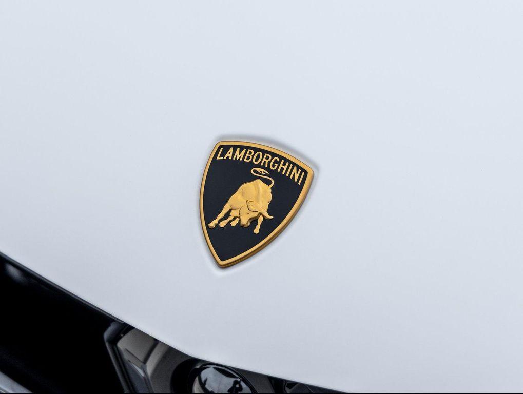 used 2025 Lamborghini Urus car, priced at $329,998