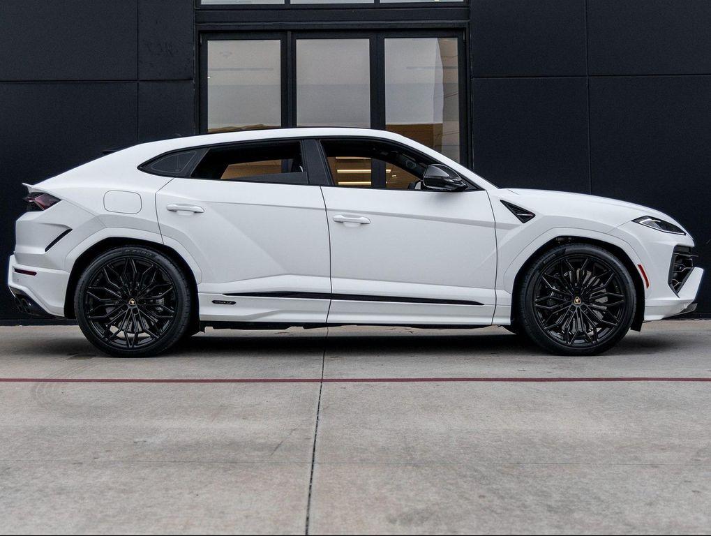 used 2025 Lamborghini Urus car, priced at $329,998