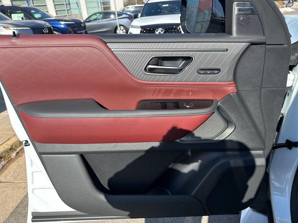 new 2026 INFINITI QX80 car, priced at $100,674