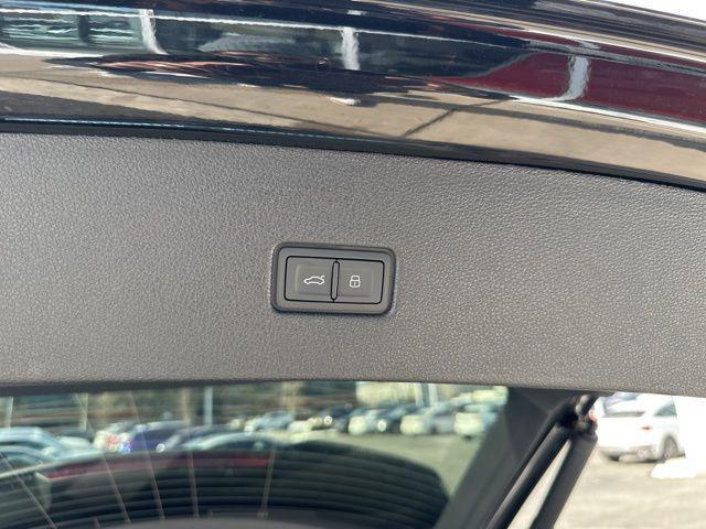 new 2025 Audi RS Q8 car, priced at $143,088