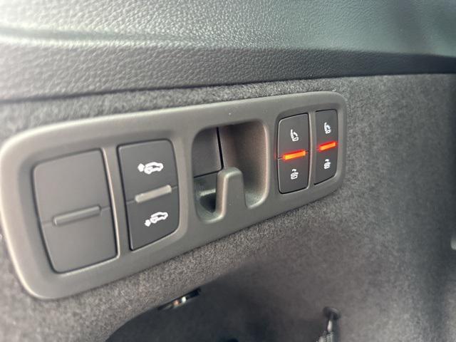 new 2026 Audi Q7 car, priced at $78,445