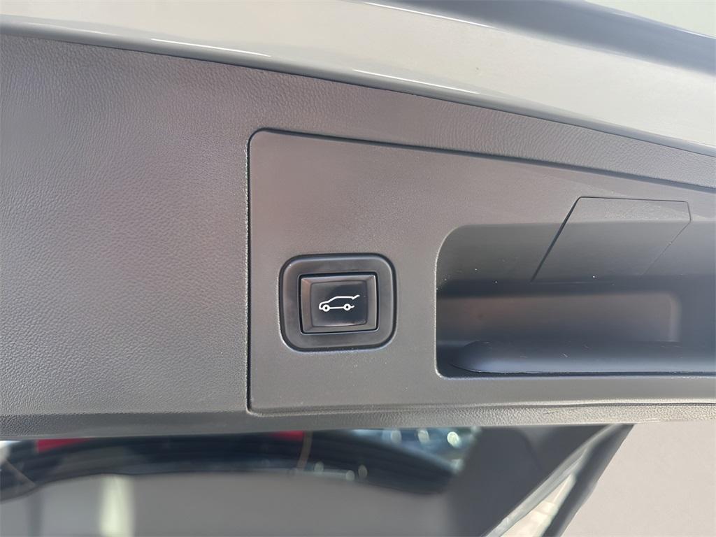 used 2023 Cadillac XT5 car, priced at $36,991