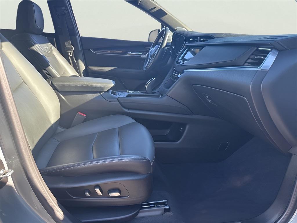 used 2023 Cadillac XT5 car, priced at $36,991