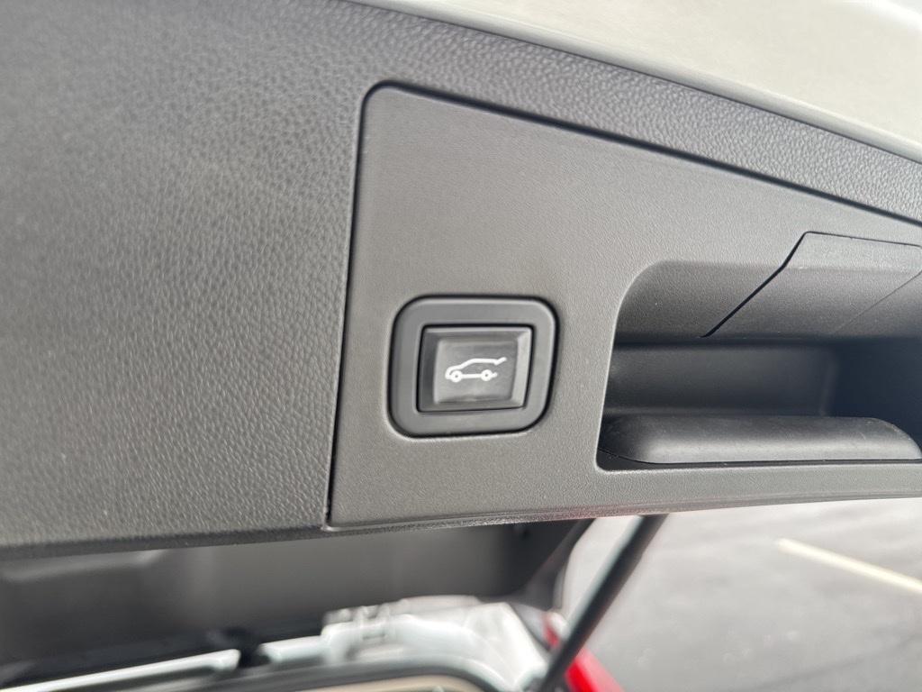 used 2022 Cadillac XT4 car, priced at $29,991