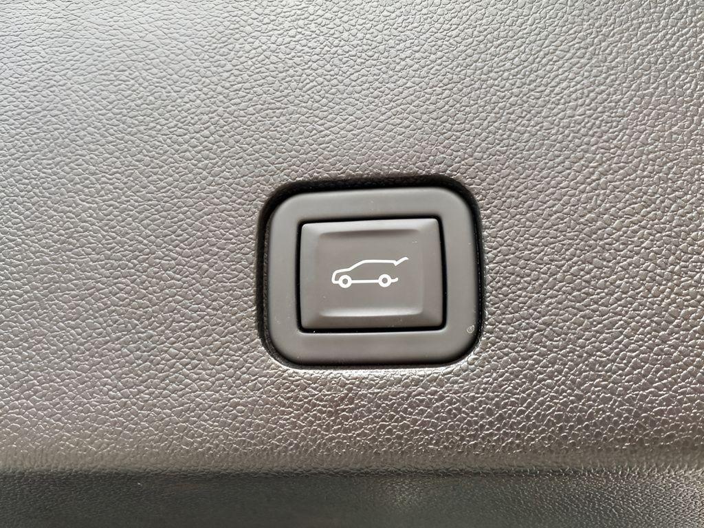 used 2024 Cadillac XT6 car, priced at $46,550