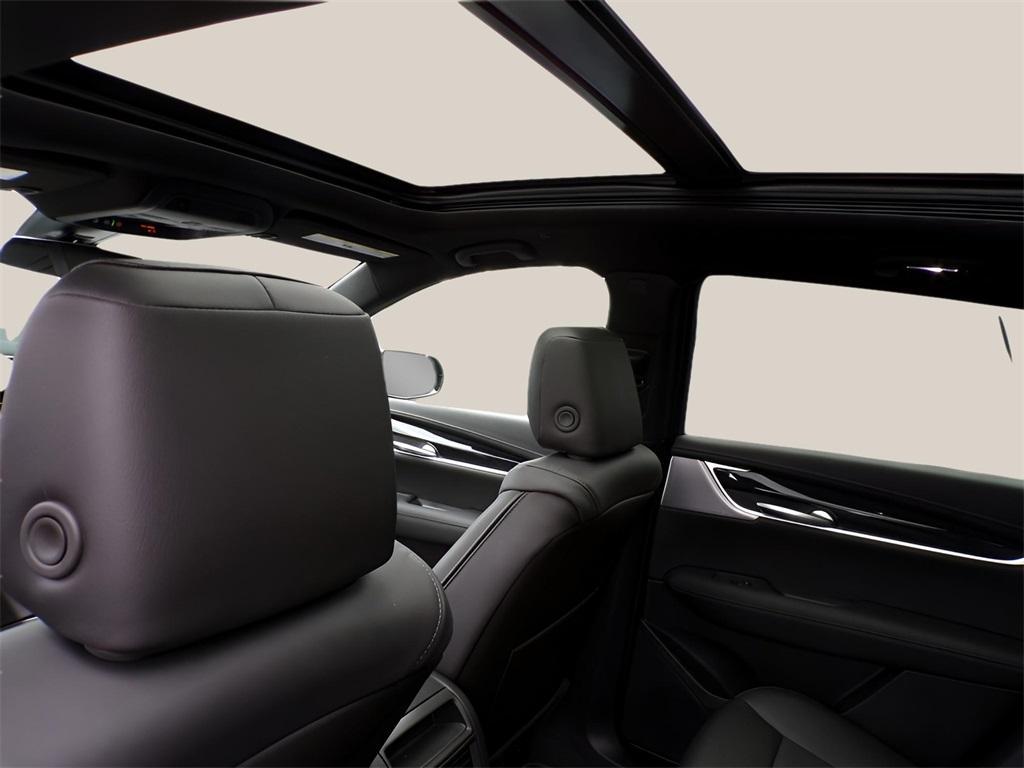 new 2025 Cadillac XT5 car, priced at $51,090