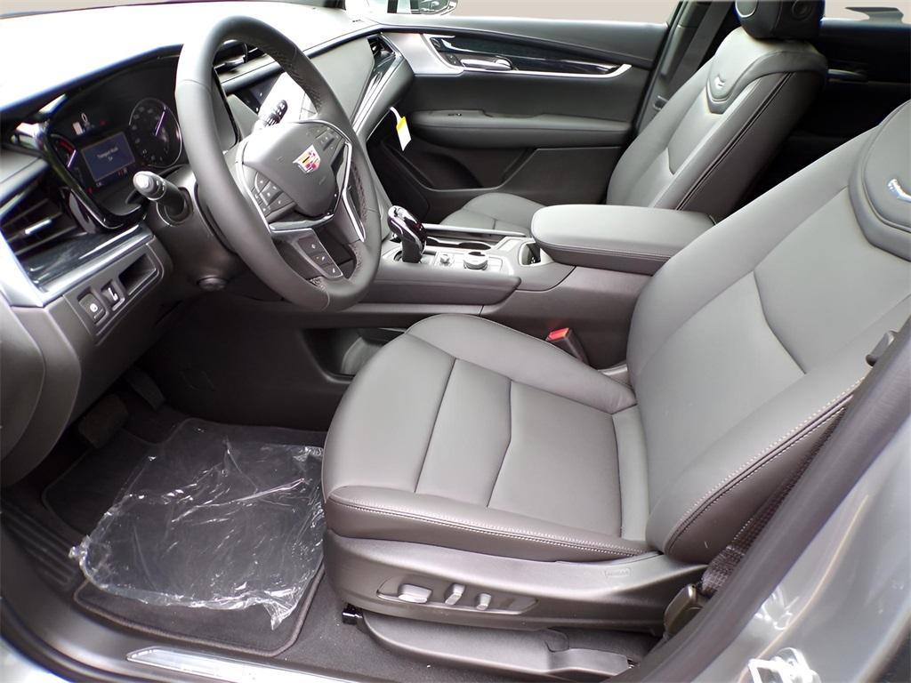 new 2025 Cadillac XT5 car, priced at $51,090