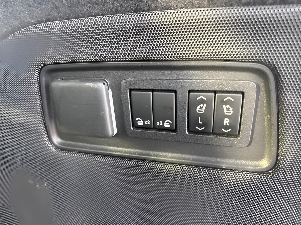 used 2022 Cadillac Escalade ESV car, priced at $66,991