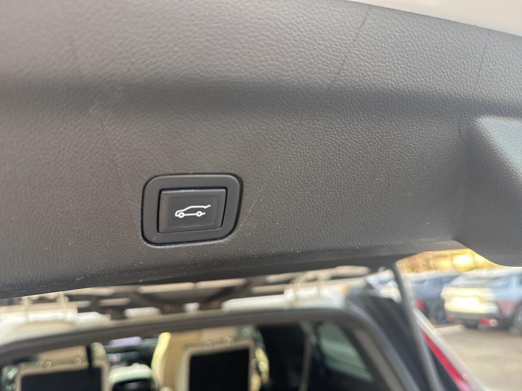 used 2022 Cadillac Escalade ESV car, priced at $66,991