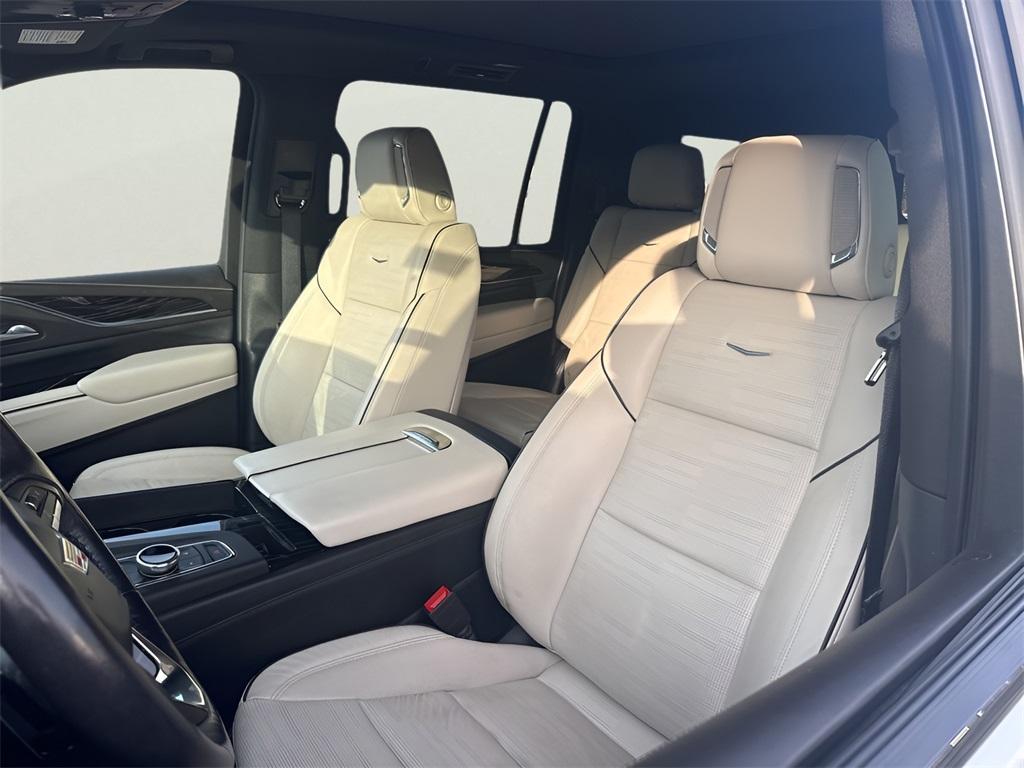 used 2022 Cadillac Escalade ESV car, priced at $66,991