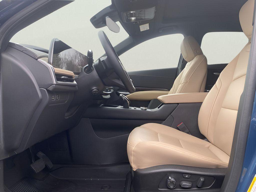 used 2024 Cadillac XT4 car, priced at $47,470