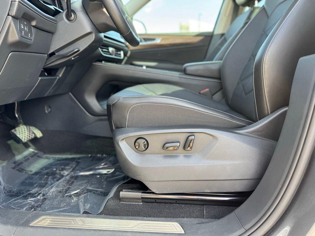 used 2024 Volkswagen Atlas car, priced at $32,179