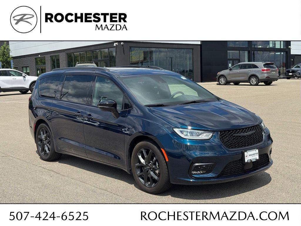 used 2025 Chrysler Pacifica car, priced at $34,049
