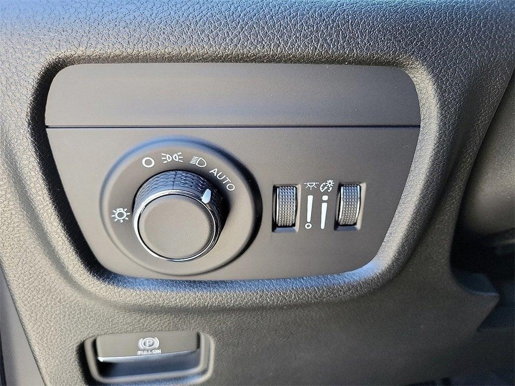 new 2025 Jeep Grand Cherokee car, priced at $40,295