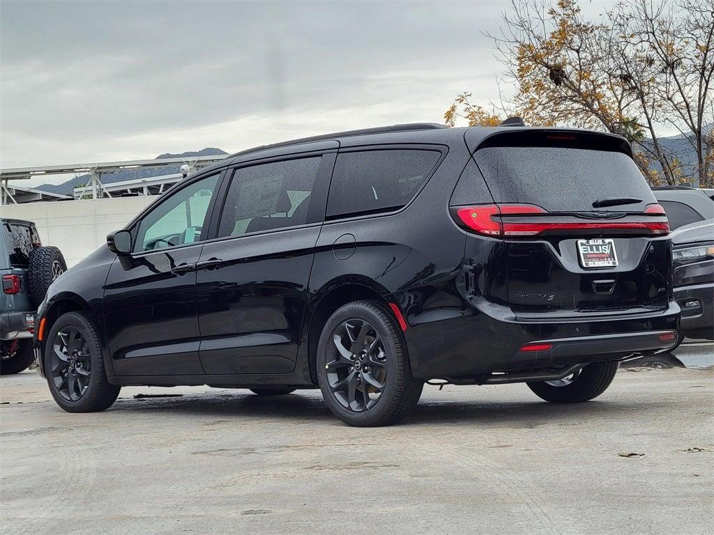 new 2026 Chrysler Pacifica car, priced at $47,955