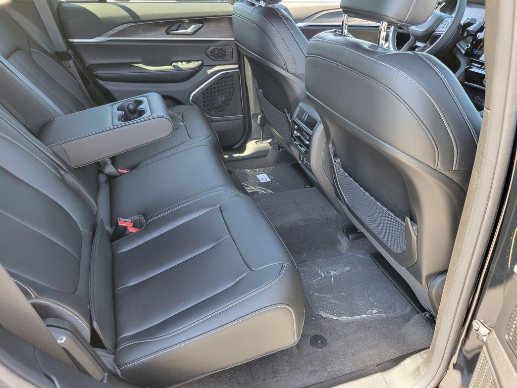 new 2026 Jeep Grand Cherokee car, priced at $48,213