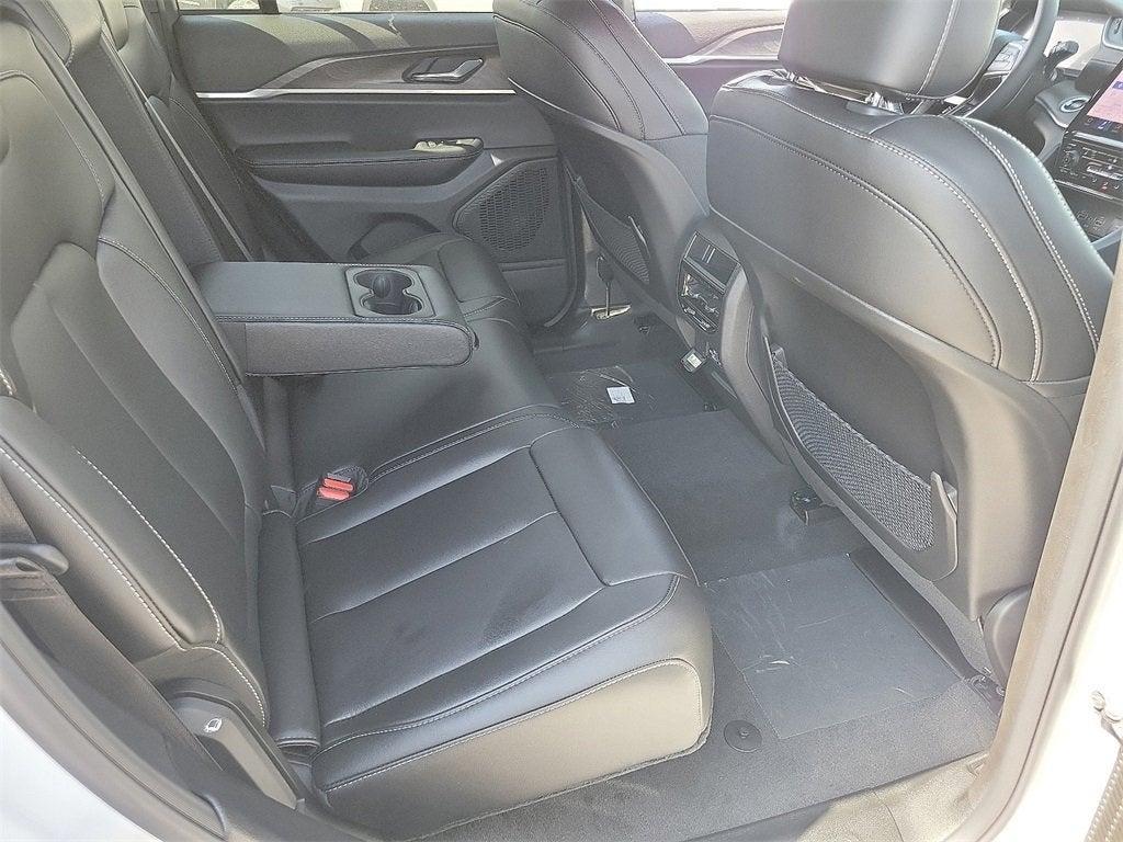 new 2025 Jeep Grand Cherokee car, priced at $43,206