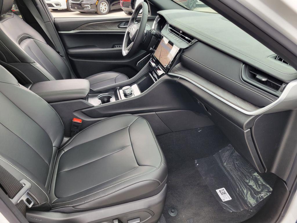 new 2026 Jeep Grand Cherokee car, priced at $44,264