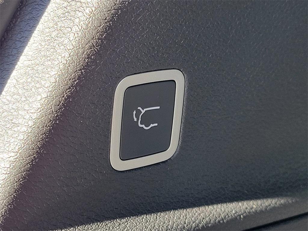 new 2026 Chrysler Pacifica car, priced at $43,420