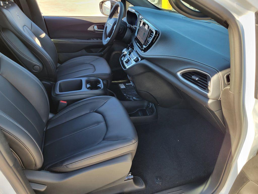new 2026 Chrysler Pacifica car, priced at $45,845