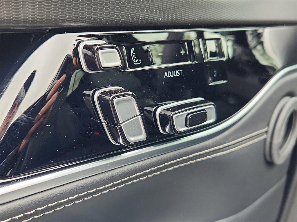 new 2024 Jeep Grand Wagoneer L car, priced at $91,400